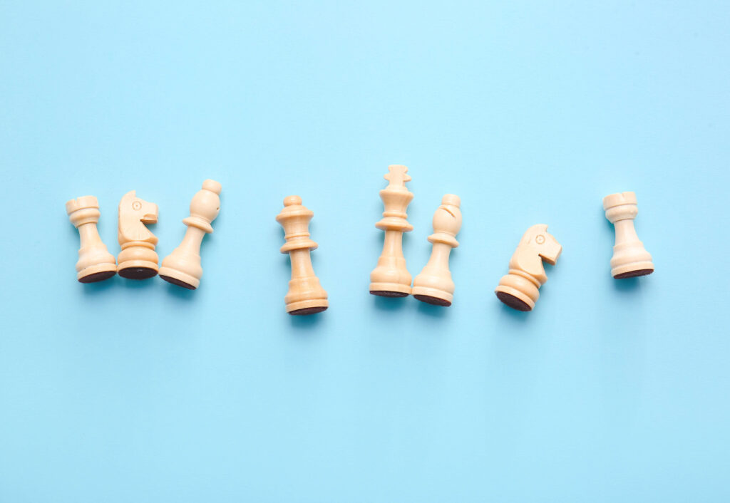 white chess pieces on a blue background, optimizing the warehouse with strategic supplier selection