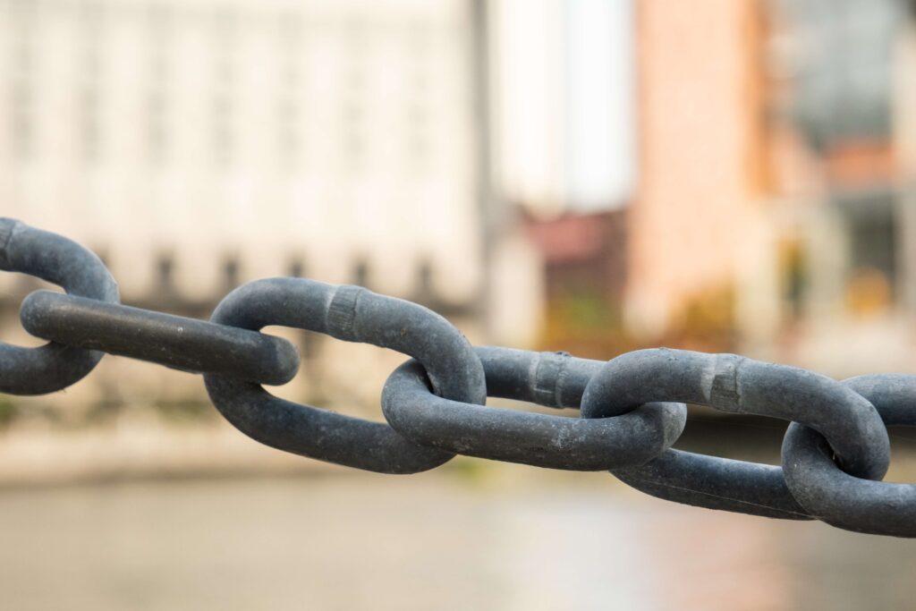 chain on a city background building supply chain resilience