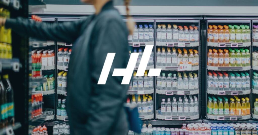 HL displays logo ovanpå en bild på butiksinredning