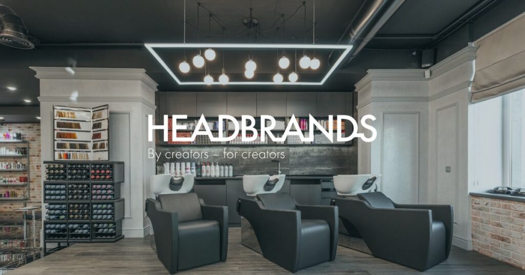 Headbrands logo ovanpå en bild från en frisörsalong.