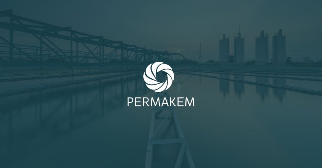 permakems logo ovanpå en bild på ett vattenreningsverk.