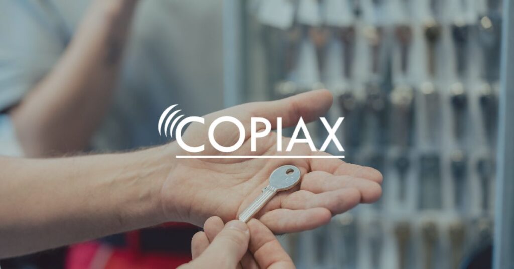 Copiax logo ovanpå en nyckel.