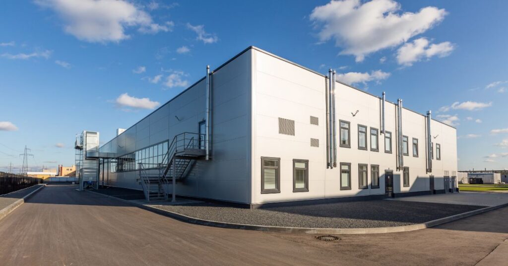 Bil på ett lagerställe