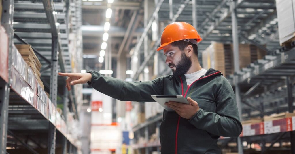 Bild innefrån ett lager, påfyllnadsstrategier.