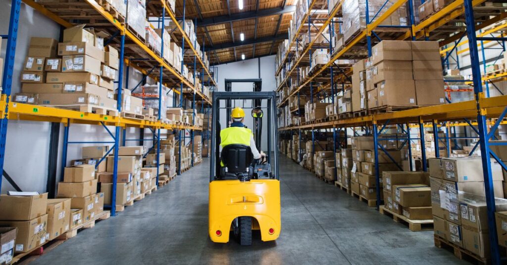 Bild innefrån ett lager, påfyllnadsstrategier.